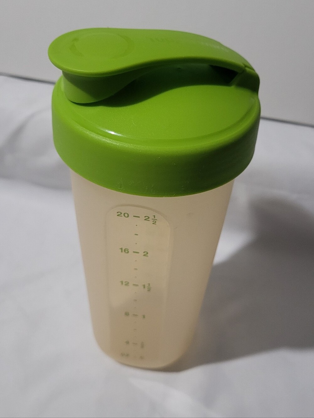 Tupperware Quick Shake Container Green 680ml/23oz